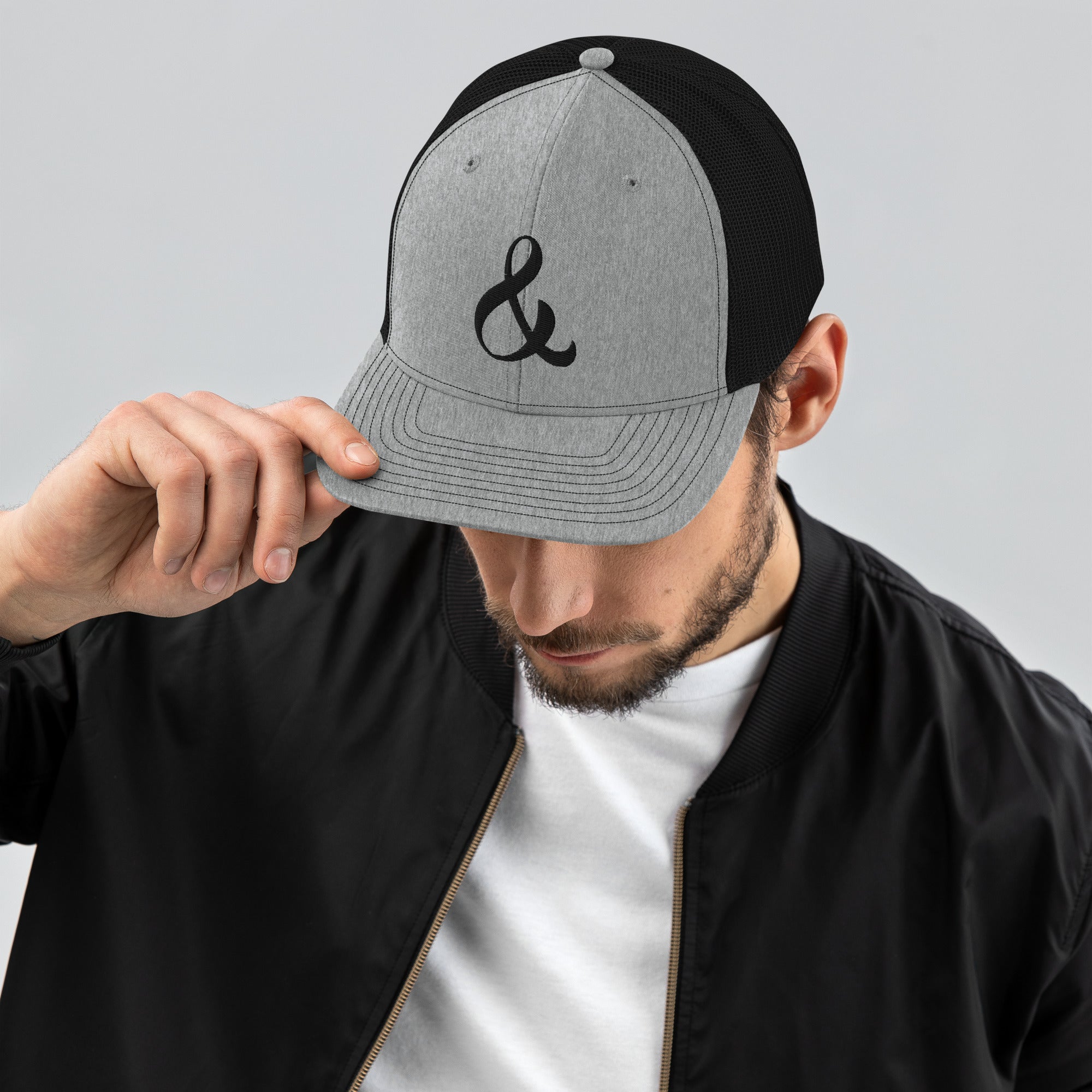 Gorra de camionero con el logo de Ampersand