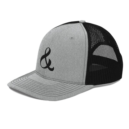 Gorra de camionero con el logo de Ampersand