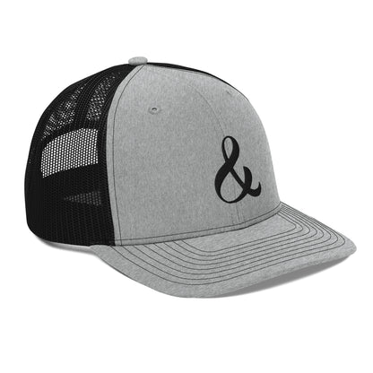 Gorra de camionero con el logo de Ampersand